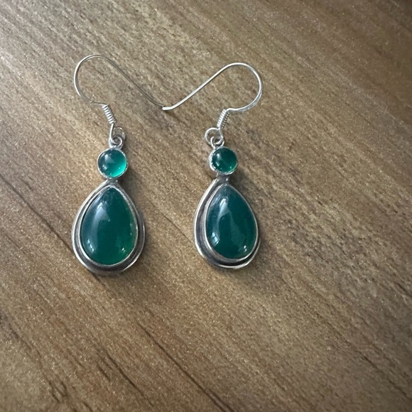 925 Sterling Silver Jewelry - Chic Silver and Green Teardrop Earrings